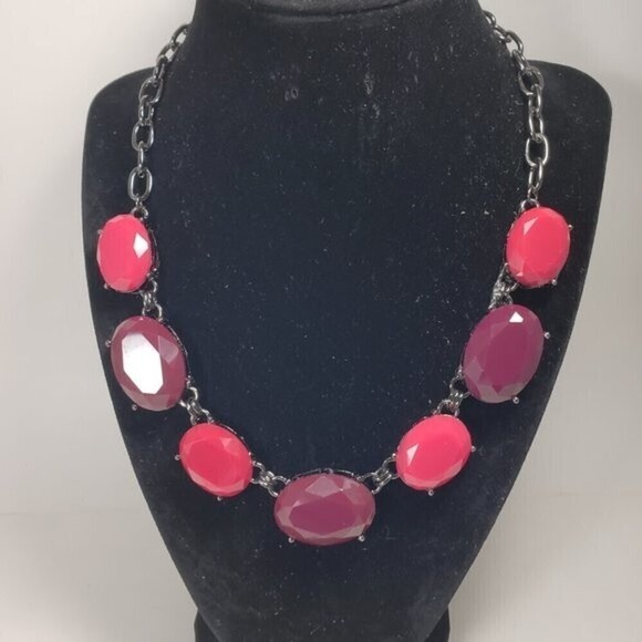 Black Chain - Colorful Plastic Stone Bold Statement Necklace - Women's Jewelry - Picture 7 of 9